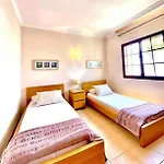 Agatha, Vacaciones En Familia En Lanzarote * Playa Blanca (Lanzarote)