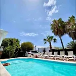 Agatha, Vacaciones En Familia En Lanzarote