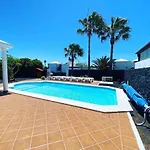 Agatha, Vacaciones En Familia En Lanzarote